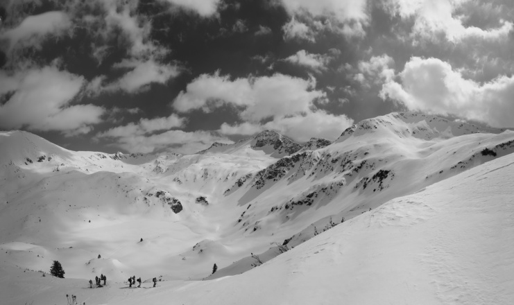 pano-ot-Karaylite-otdoly-s-grypata---b&w---web