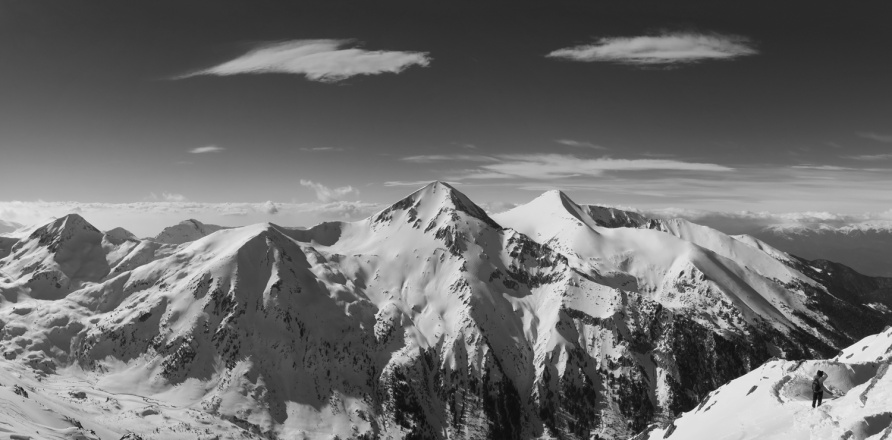 pano-ot-Todorka-kum-Vihren---b&w-(narrow)---web