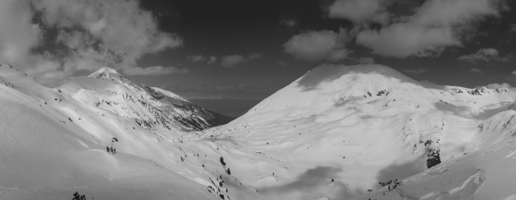 panorama-ot-Donchovi-Karayli-nadoly-s-grypata-(narrow)---b&w---web